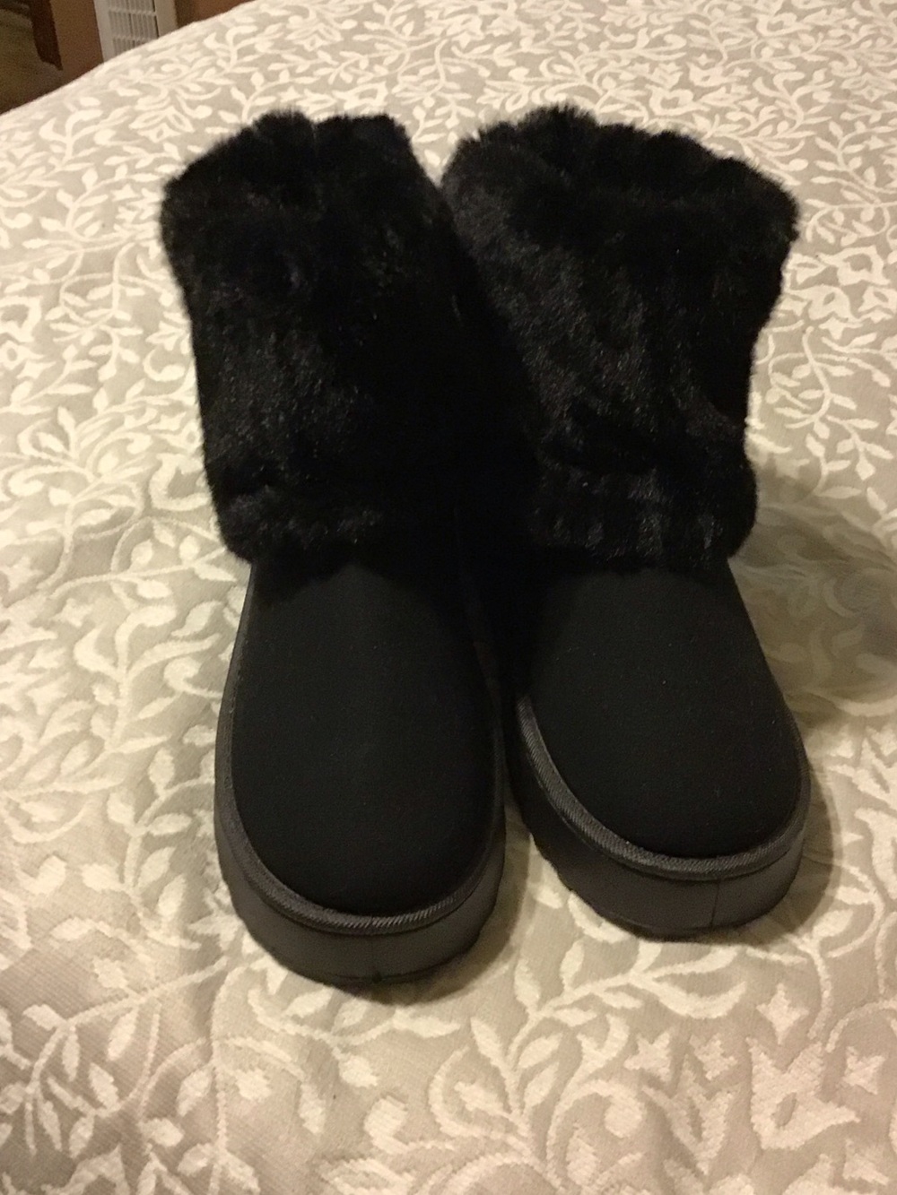 Women's Black Faux-Fur Cuffed Winter Ankle Boots